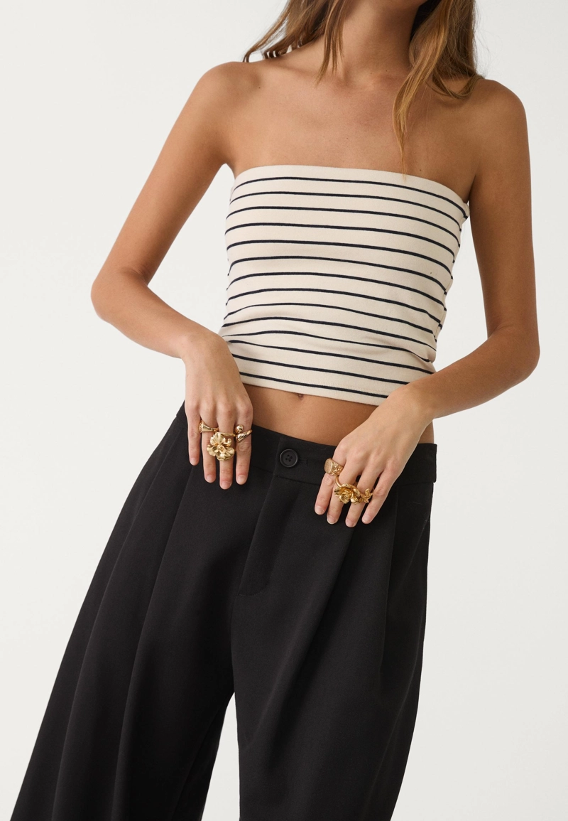 Классические брюки широкого кроя с защипами