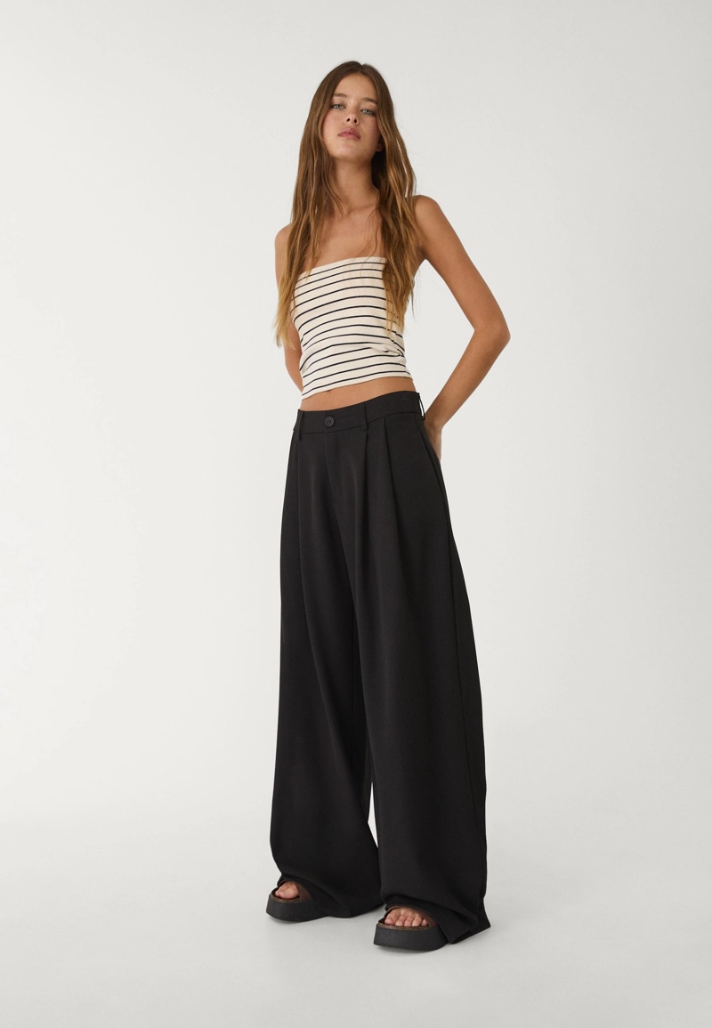 Классические брюки широкого кроя с защипами