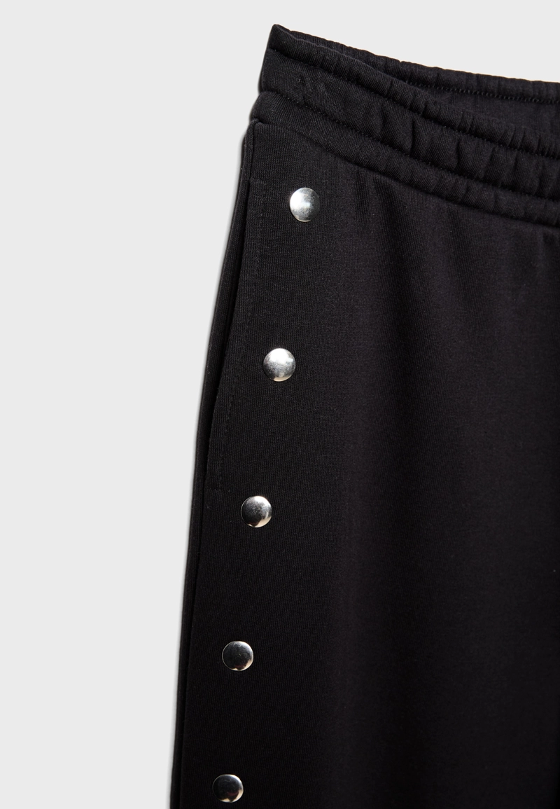 Брюки-джоггеры с заклепками