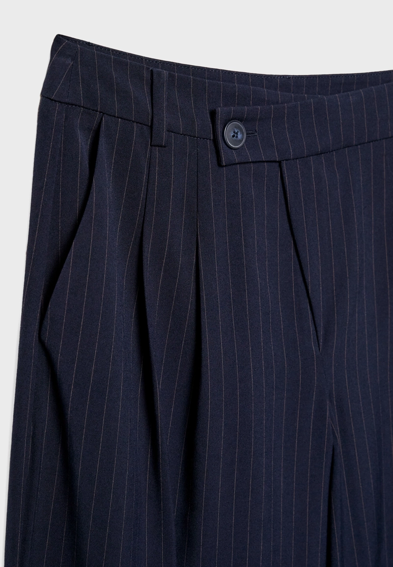 Повседневные брюки в полоску с перекрестной талией