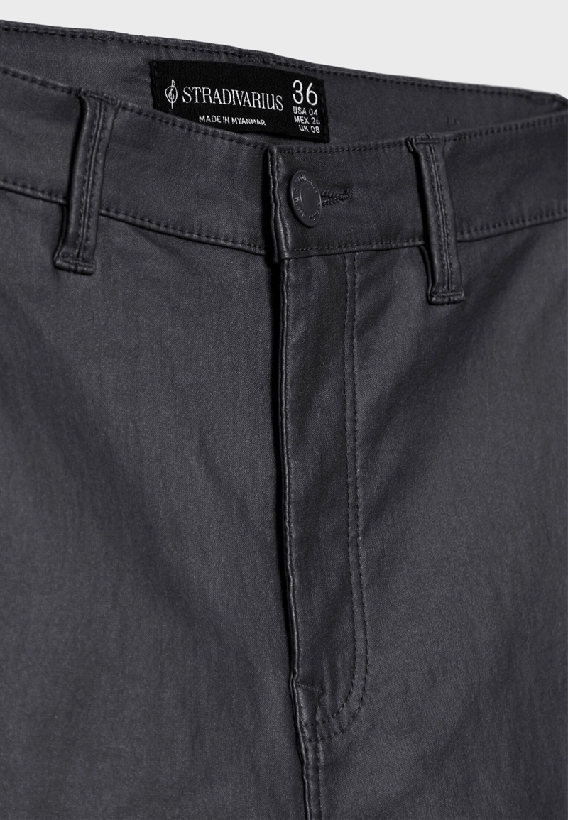 Брюки с вощеным покрытием и очень высокой посадкой