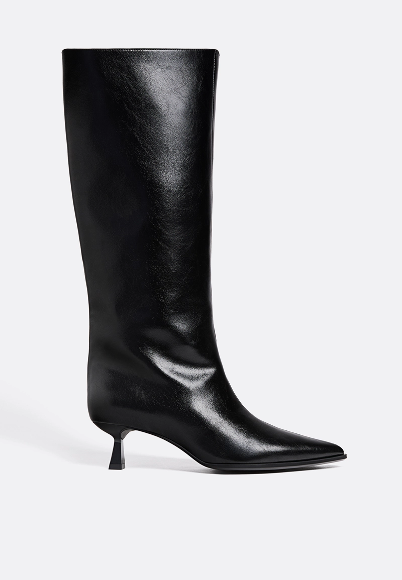 Сапоги на среднем тонком каблуке