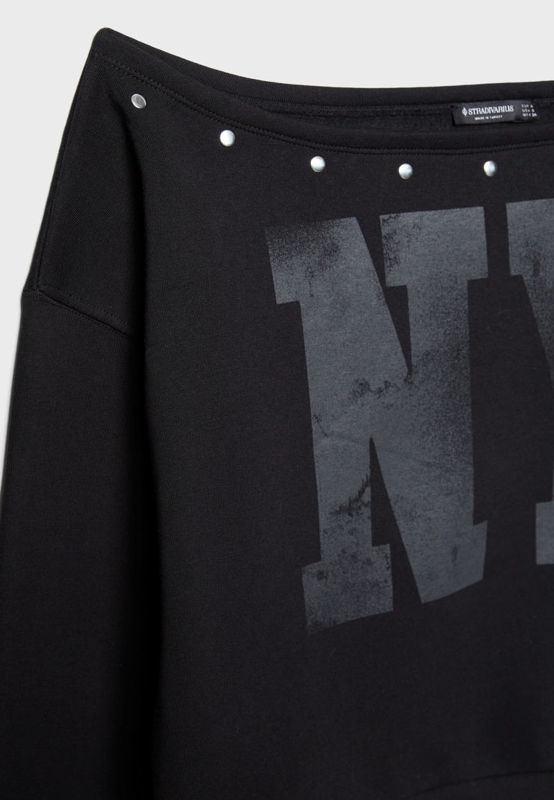 Свитшот с заклепками