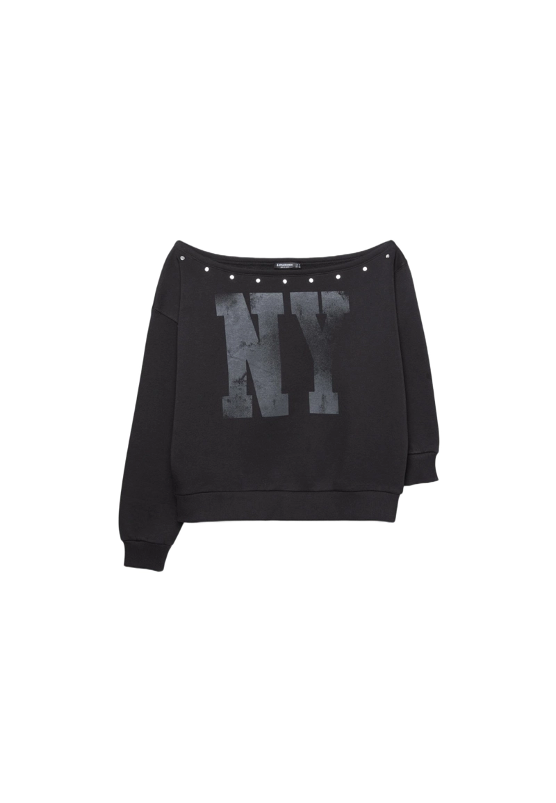 Свитшот с заклепками