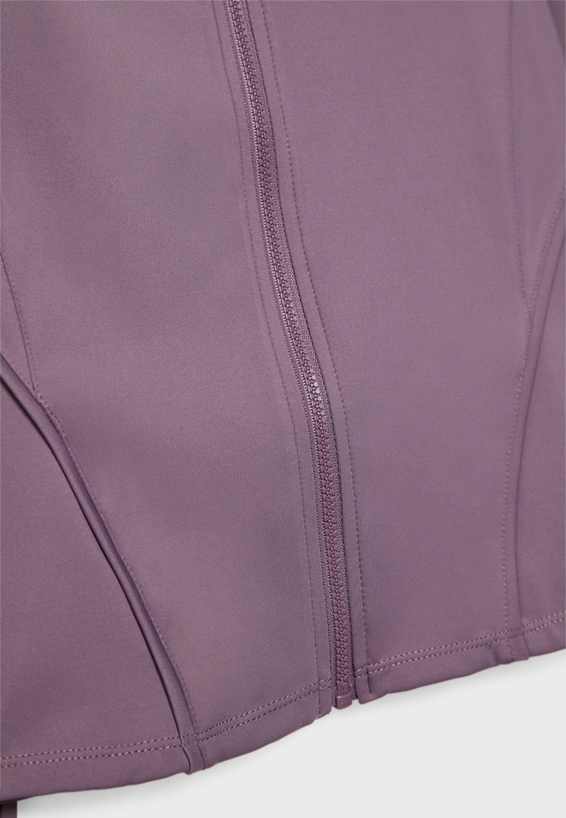 Приталенная куртка на молнии