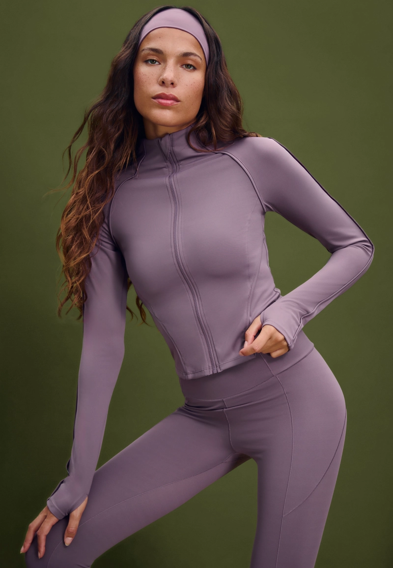 Приталенная куртка на молнии