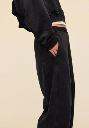 Брюки-джоггеры из мягкого флиса с эффектом потертости- Заказать в России