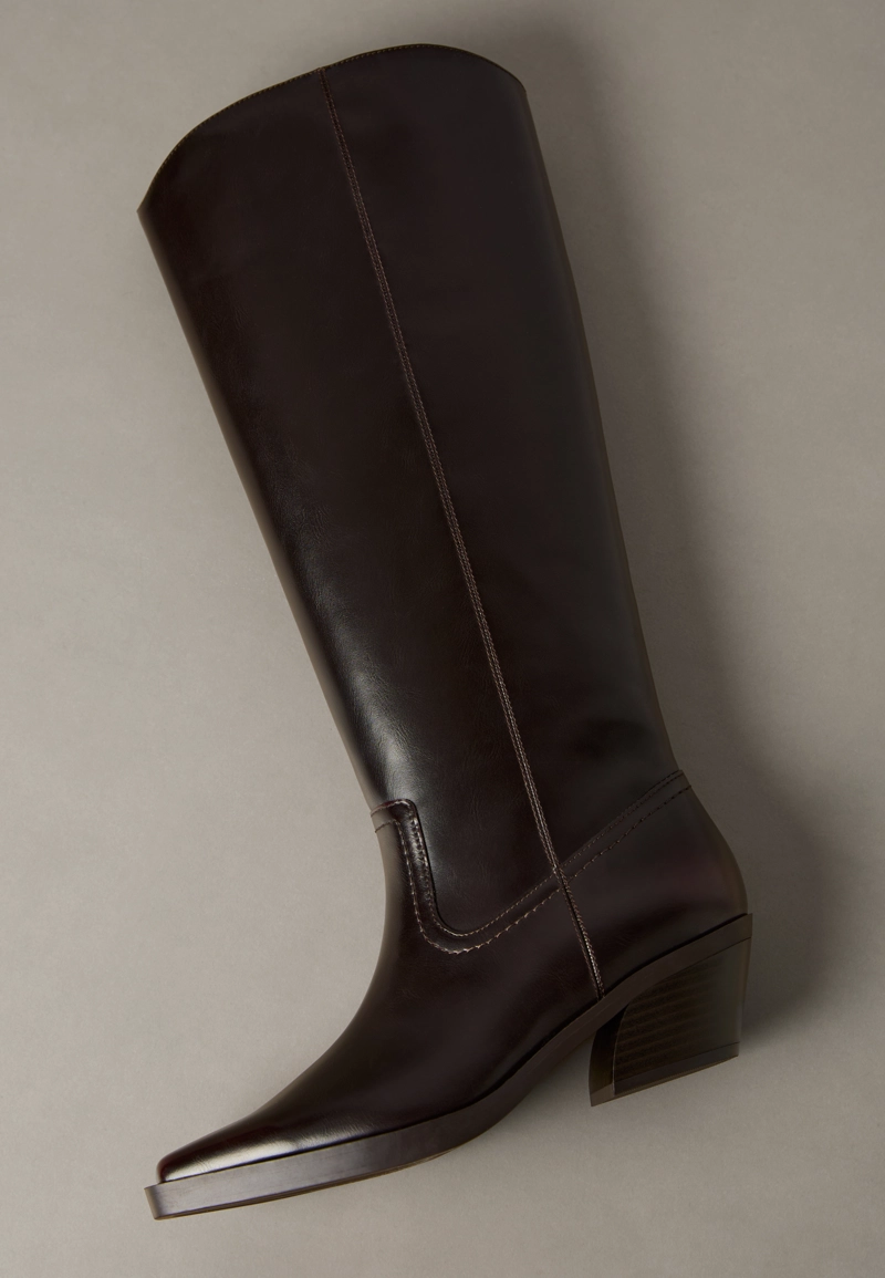 Коричневые сапоги-казаки с гладким голенищем