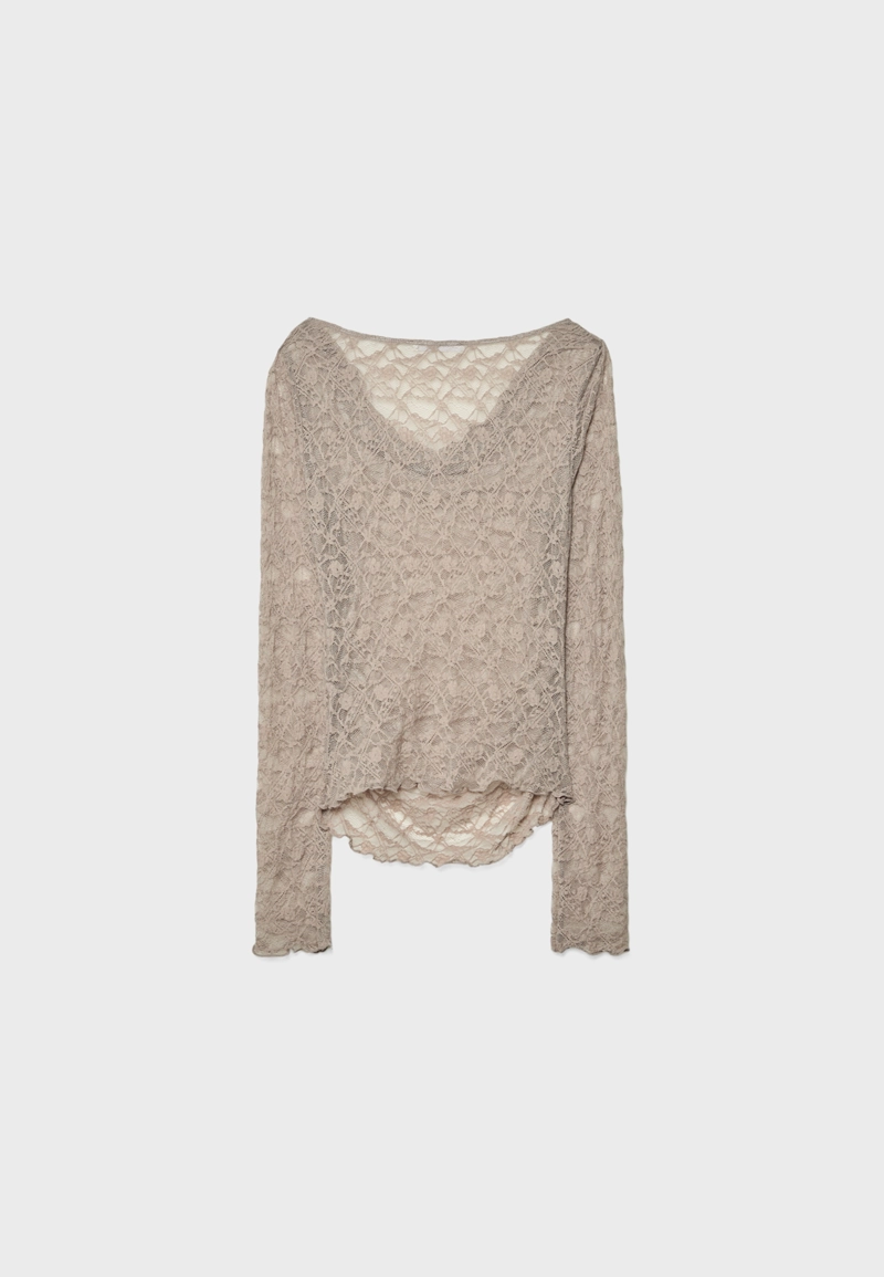 Футболка с драпировкой и кружевом