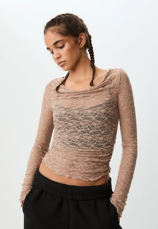 Футболка с драпировкой и кружевом- Заказать в России