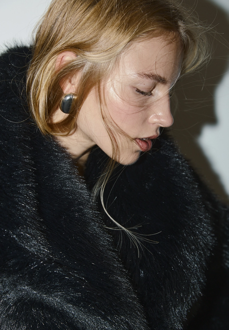 Короткая куртка из искусственного меха