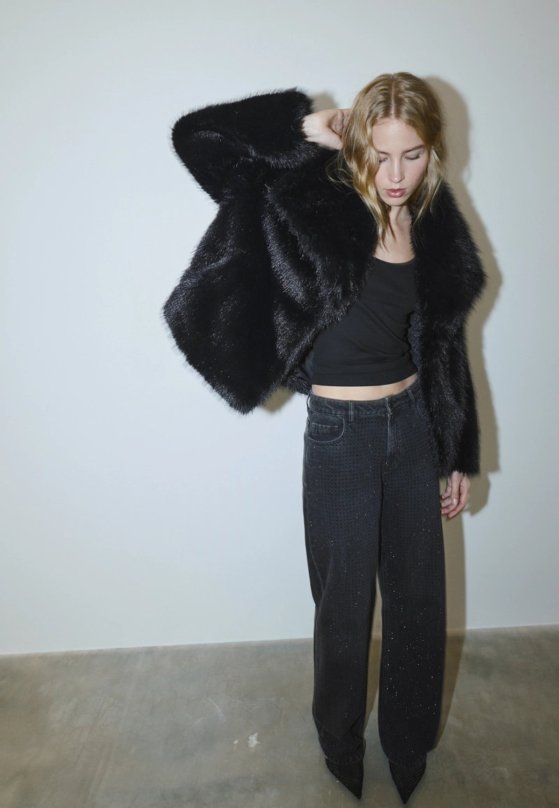 Короткая куртка из искусственного меха