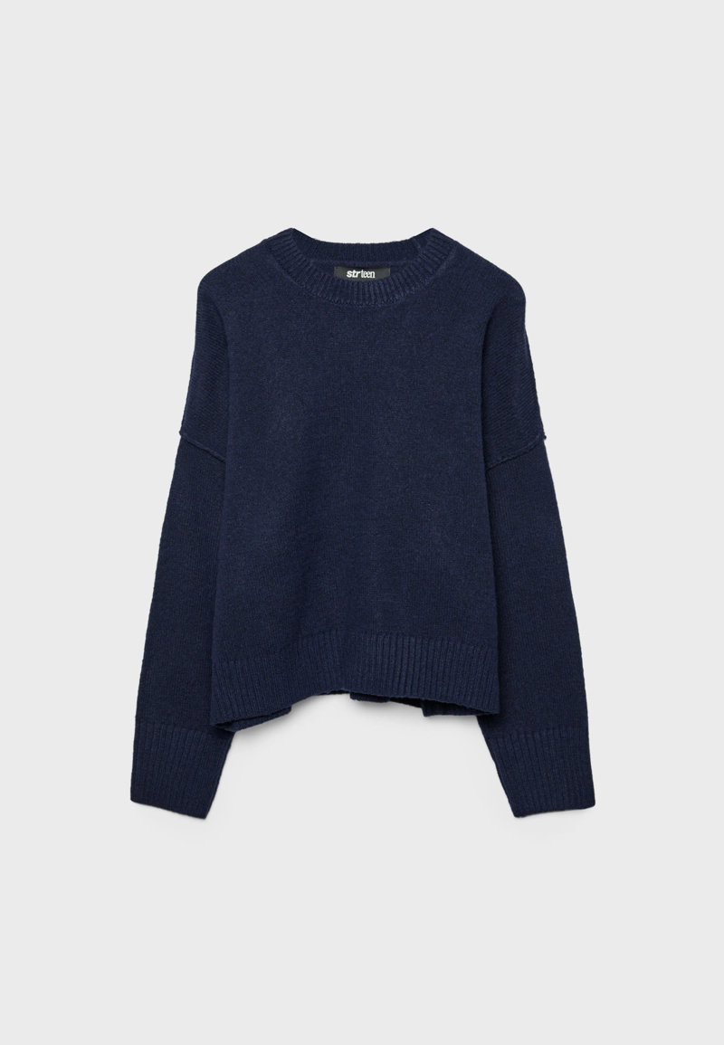 Вязаный свитер с круглым вырезом