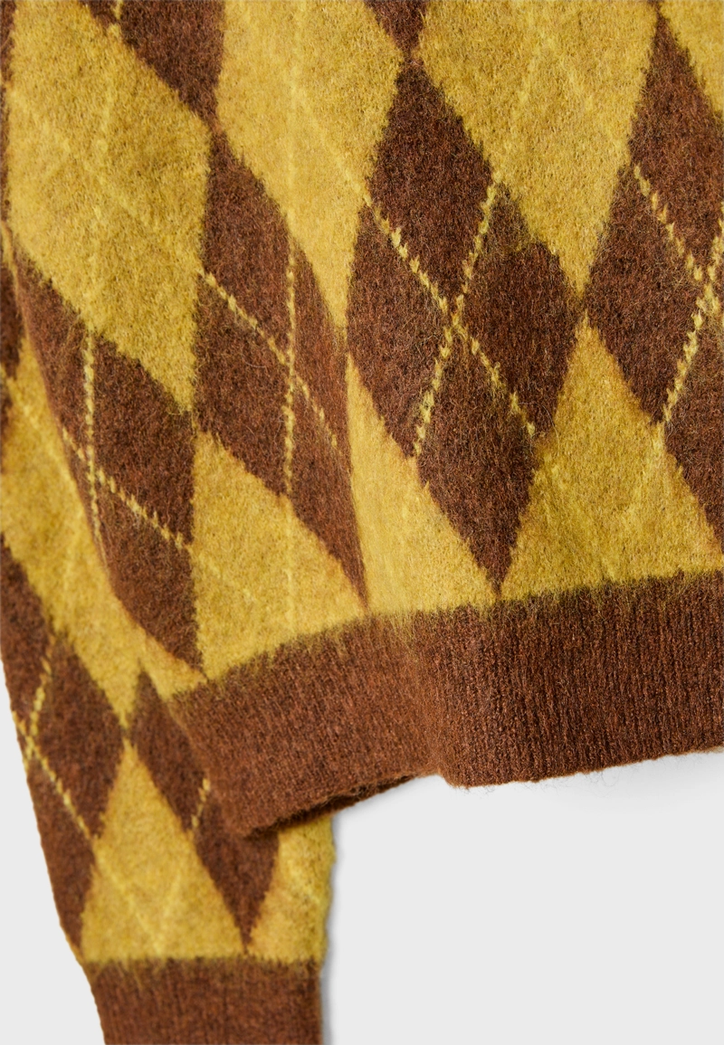 Свитер с ромбовидным узором