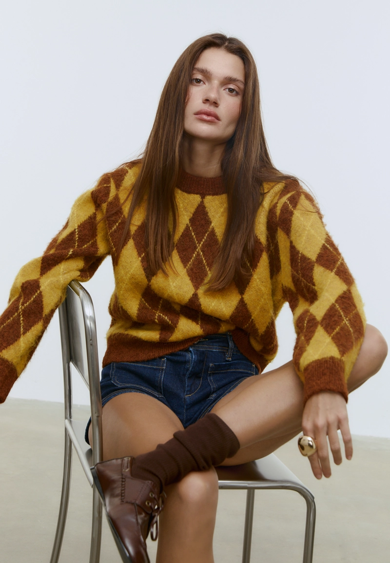 Свитер с ромбовидным узором