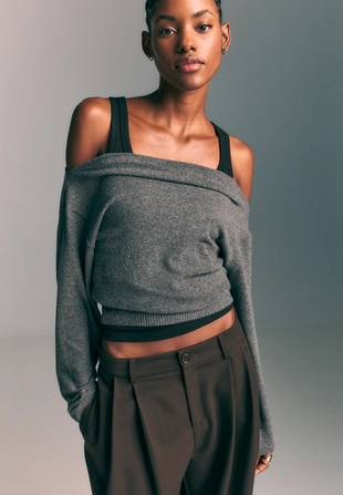 Трикотажная футболка с вырезом-лодочкой и поясом- Заказать в России