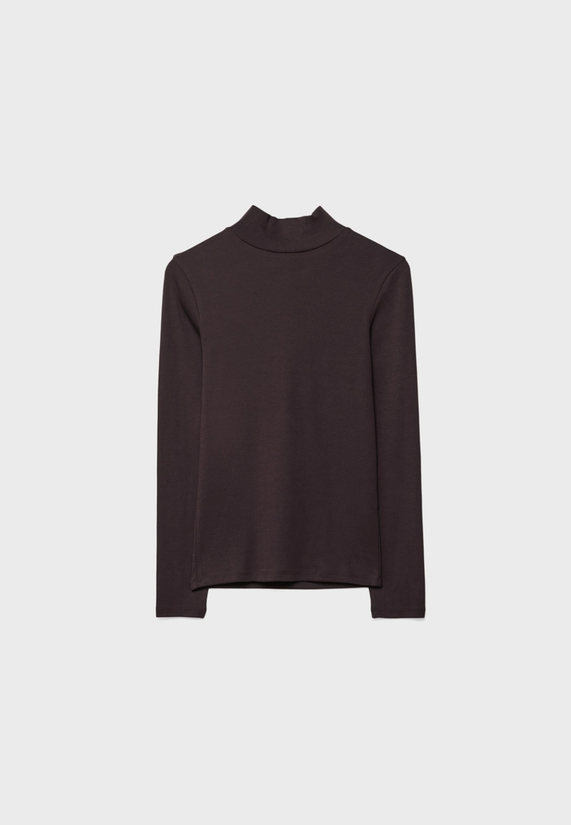 Базовая футболка с высоким воротником