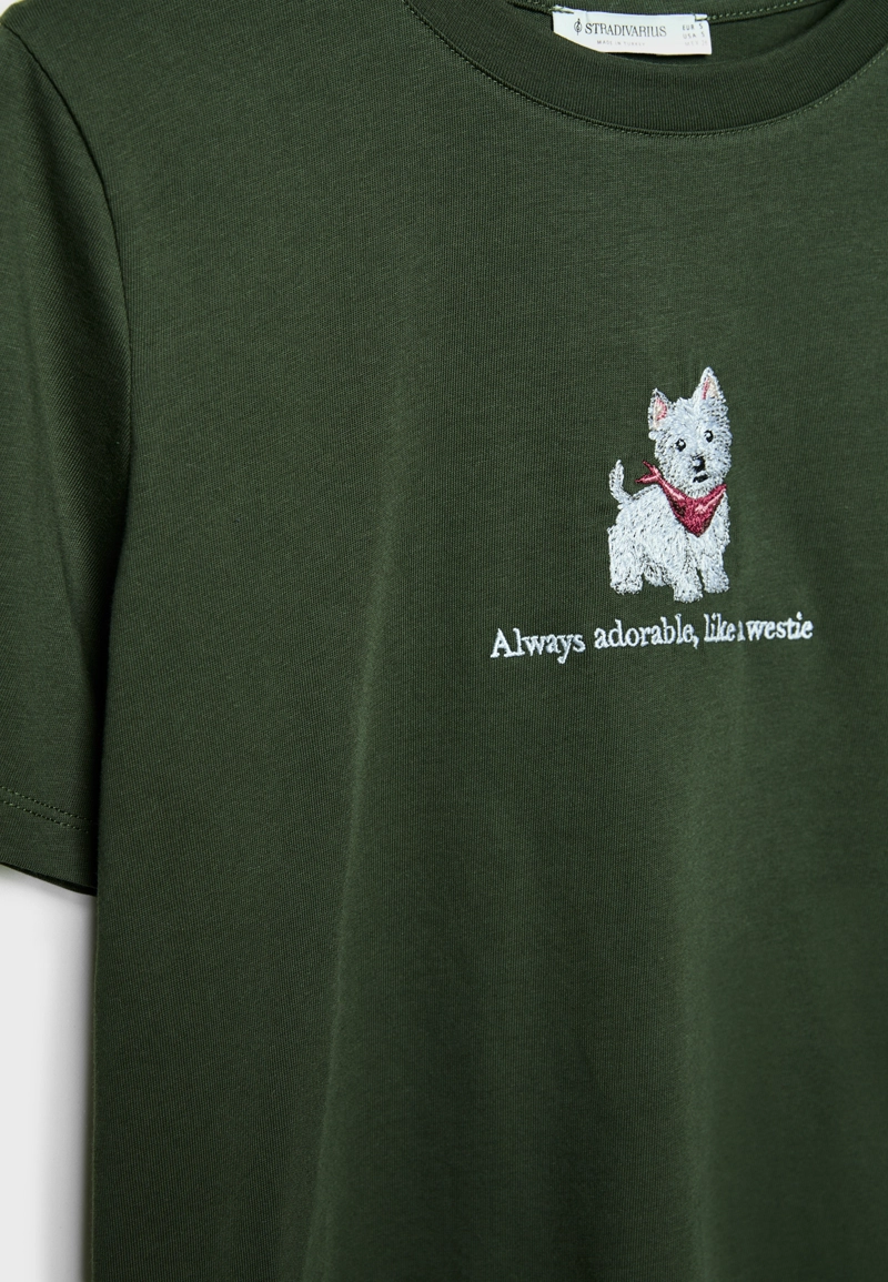 Футболка с вышивкой щенка