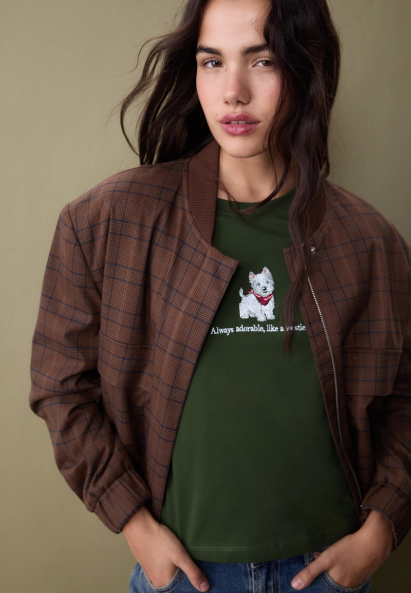 Футболка с вышивкой щенка