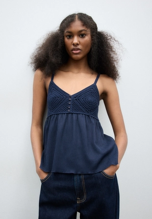 Топ с оборками, связанный крючком- Заказать в России