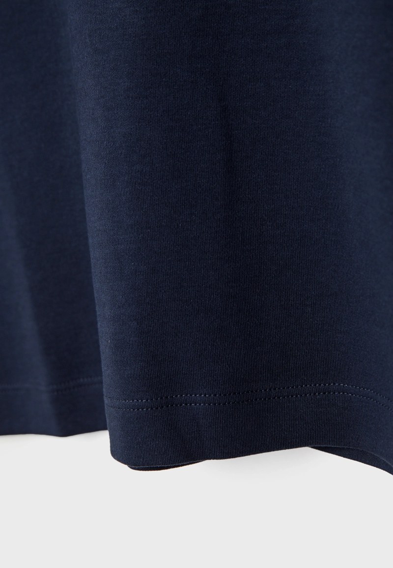 Базовая футболка классического кроя из плотного материала