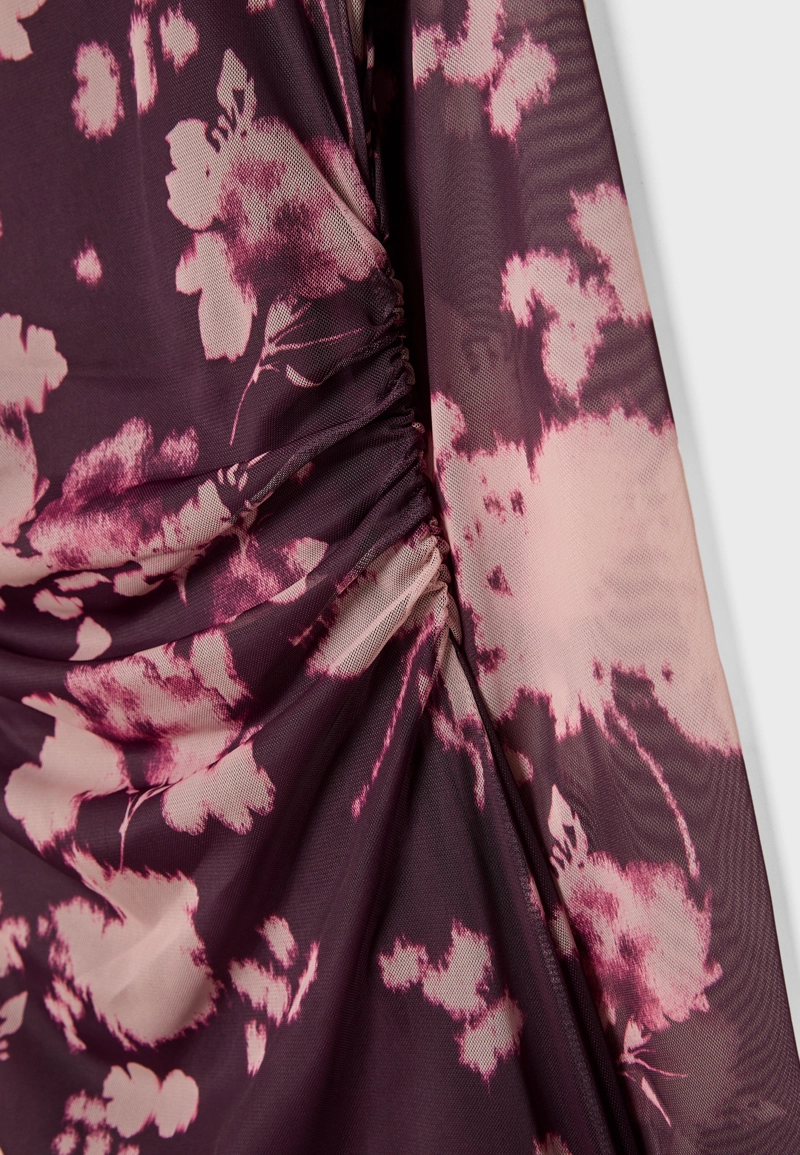 Короткое платье из полупрозрачной ткани с принтом