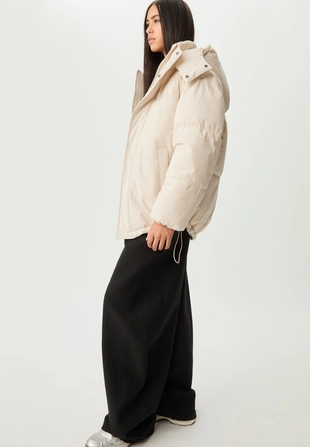 Объемная стеганая куртка с капюшоном- Заказать в России