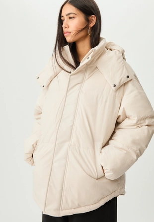 Объемная стеганая куртка с капюшоном- Заказать в России