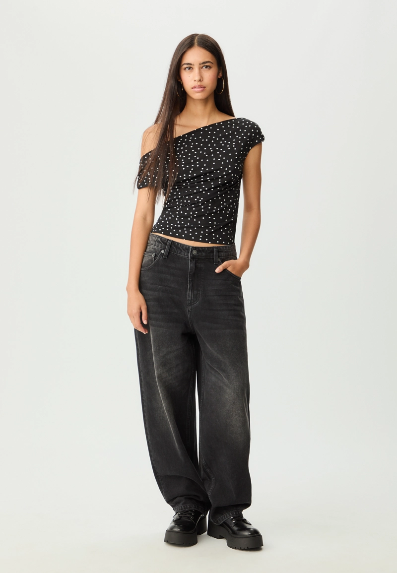 Асимметричная футболка в горошек