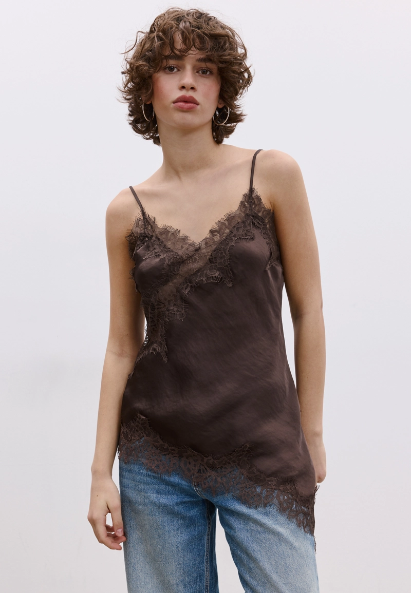 Асимметричный топ в бельевом стиле с кружевом