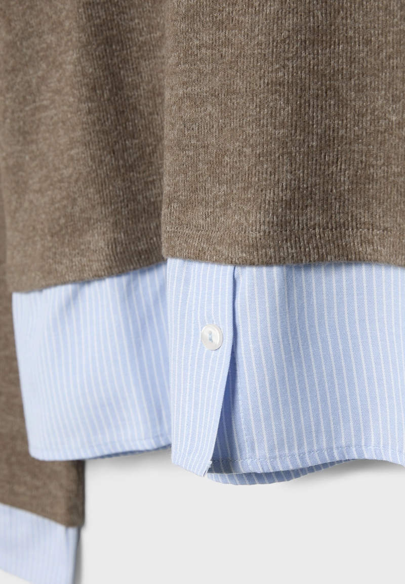 Трикотажная футболка из двух материалов