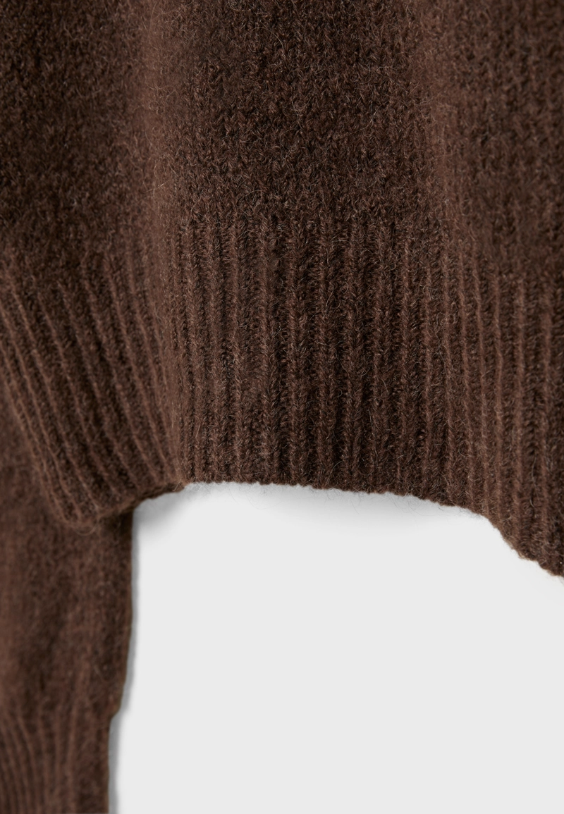 Свитер из мягкого трикотажа