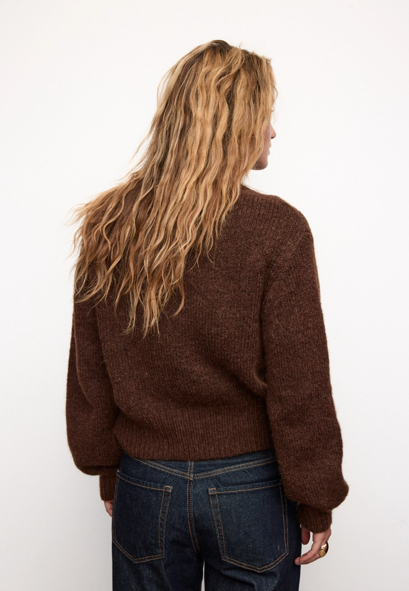 Свитер из мягкого трикотажа