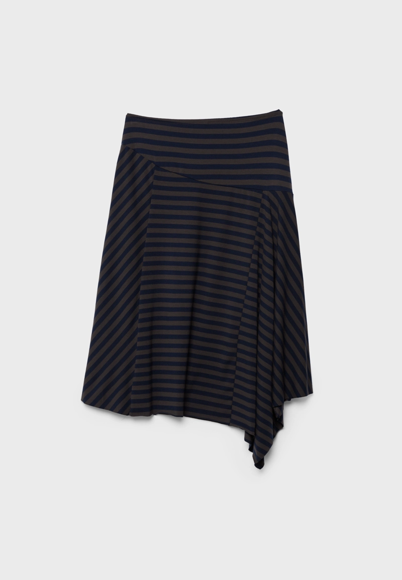 Длинная асимметричная юбка в полоску