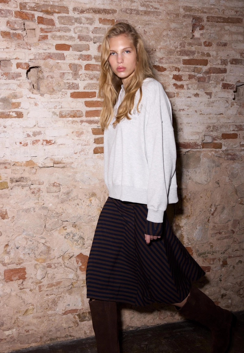 Длинная асимметричная юбка в полоску