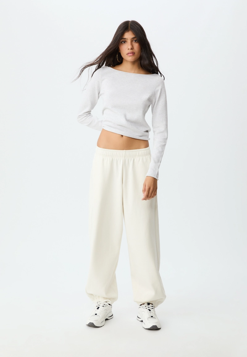 Спортивные кроссовки с деталями