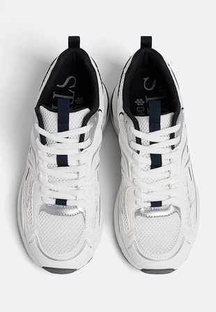 Спортивные кроссовки с деталями- Заказать в России