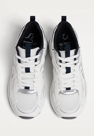 Спортивные кроссовки с деталями- Заказать в России