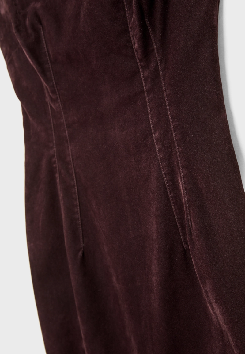 Облегающее бархатное платье миди