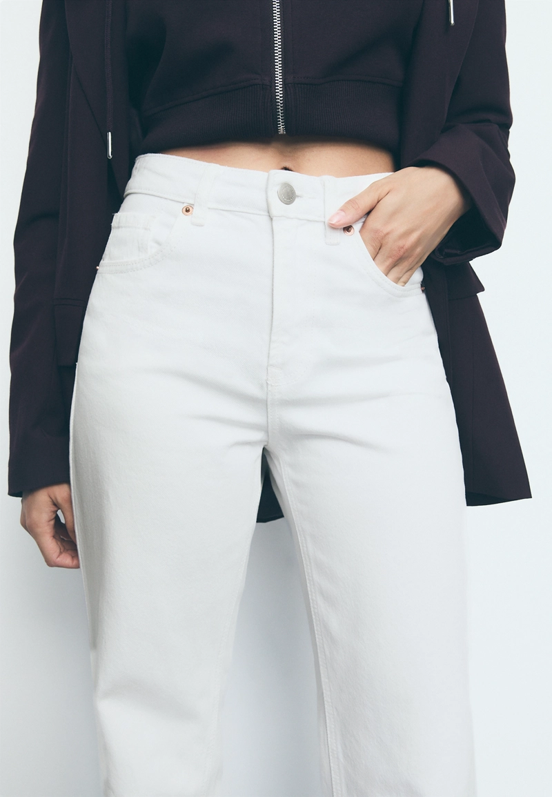 D92 Джинсы прямого широкого кроя