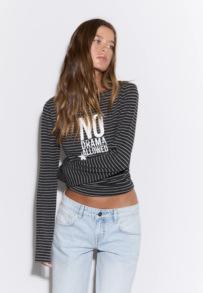 Футболка с вырезом «лодочка» и полосками