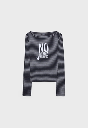 Футболка с вырезом «лодочка» и полосками- Заказать в России