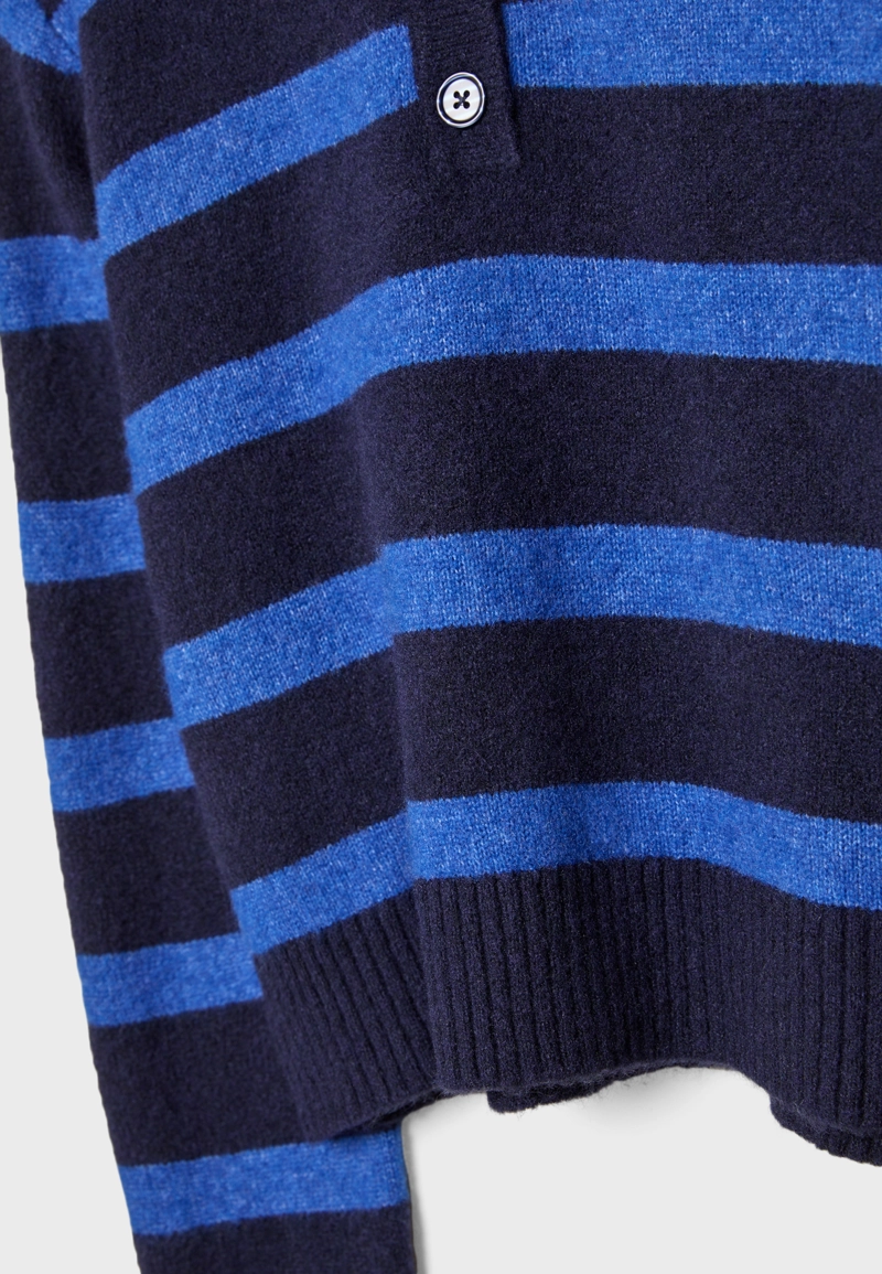 Полосатый свитер-поло