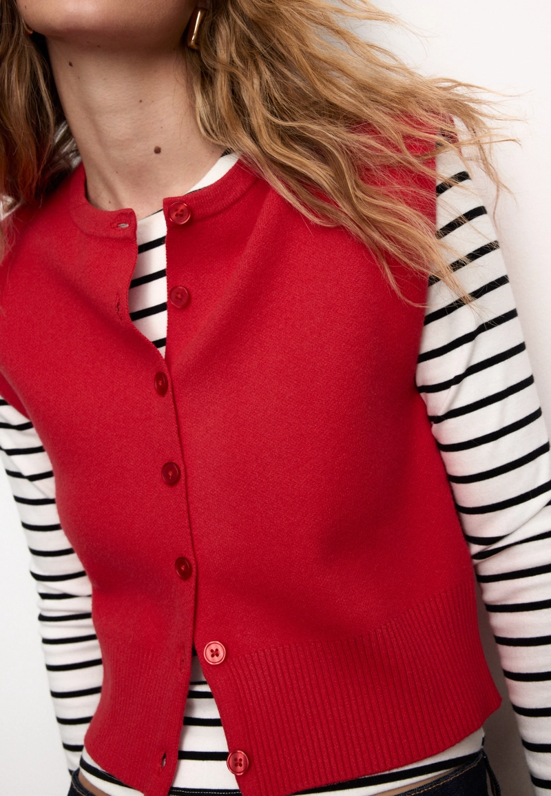 Трикотажный жилет с подплечниками