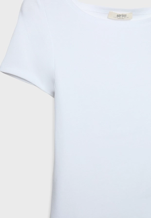 Футболка с вырезом «лодочка»- Заказать в России