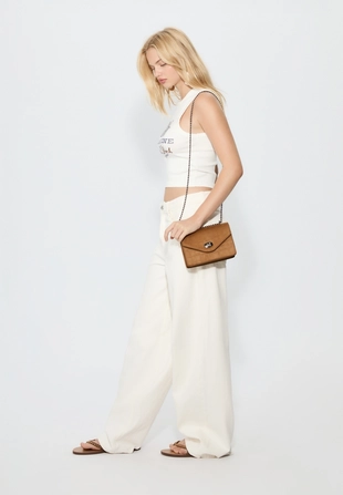 Сумка с плечевым ремнем и текстурной застежкой- Заказать в России