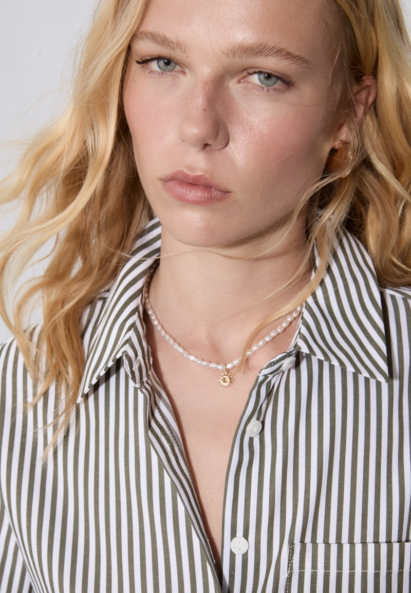 Базовая рубашка в полоску из поплина с карманом