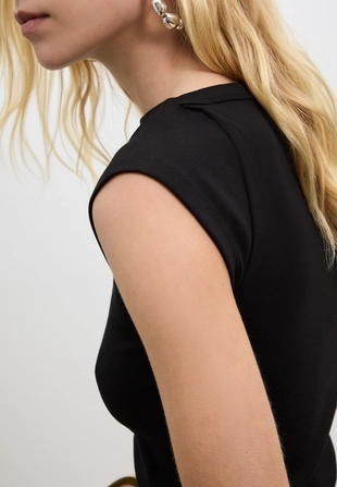 Базовая футболка с вырезом «лодочка»- Заказать в России