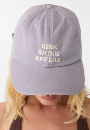 Кепка с вышитой надписью- Заказать в России