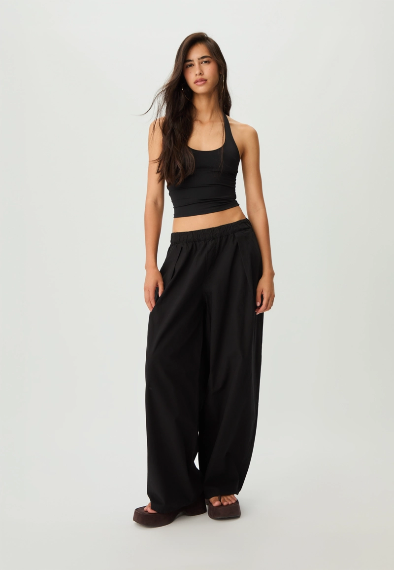 Футболка с горловиной халтер